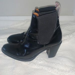 Hunter Chelsea leather heeled boot